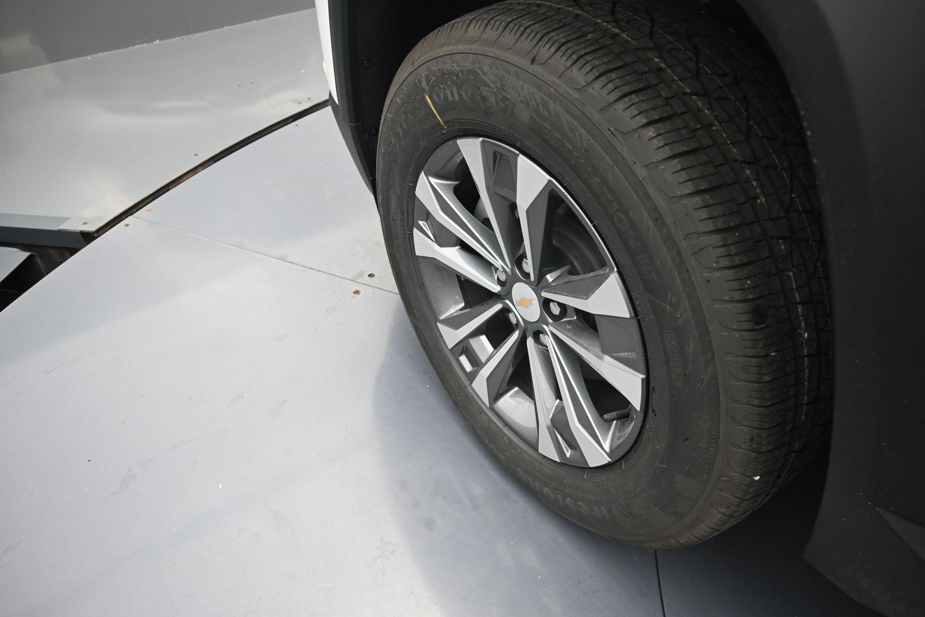 New 2027 Chevrolet Equinox LT w/ Convenience Package II FWD image 35