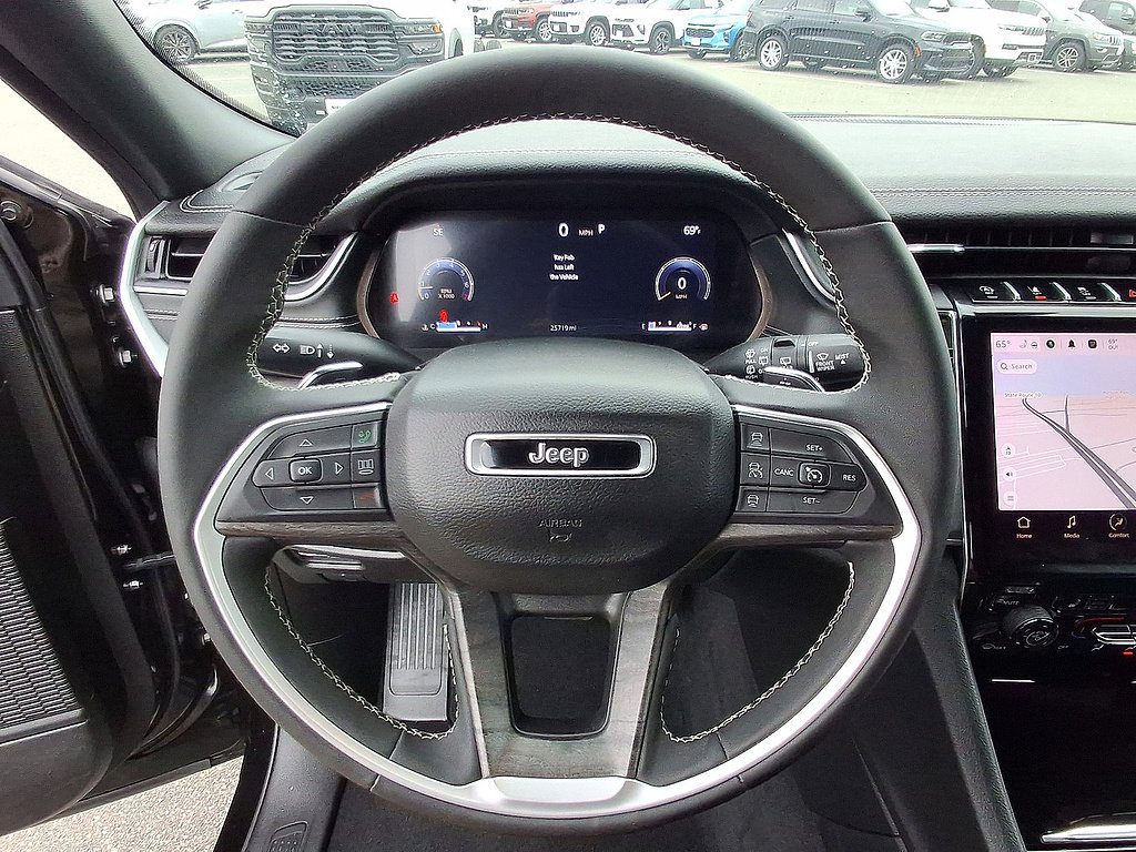 Used 2024 Jeep Grand Cherokee Limited AWD/4WD image 22