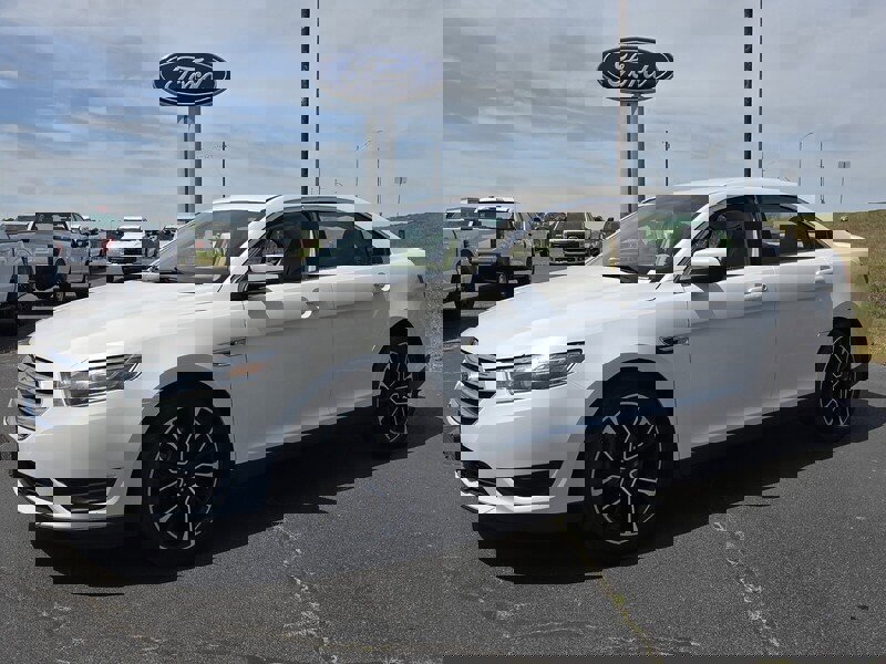 Used 2017 Ford Taurus SEL w/ Equipment Group 201A image 3