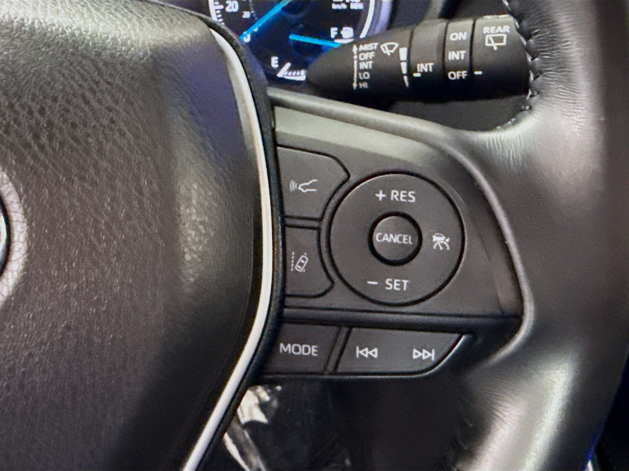 Used 2024 Toyota Venza LE AWD/4WD image 15