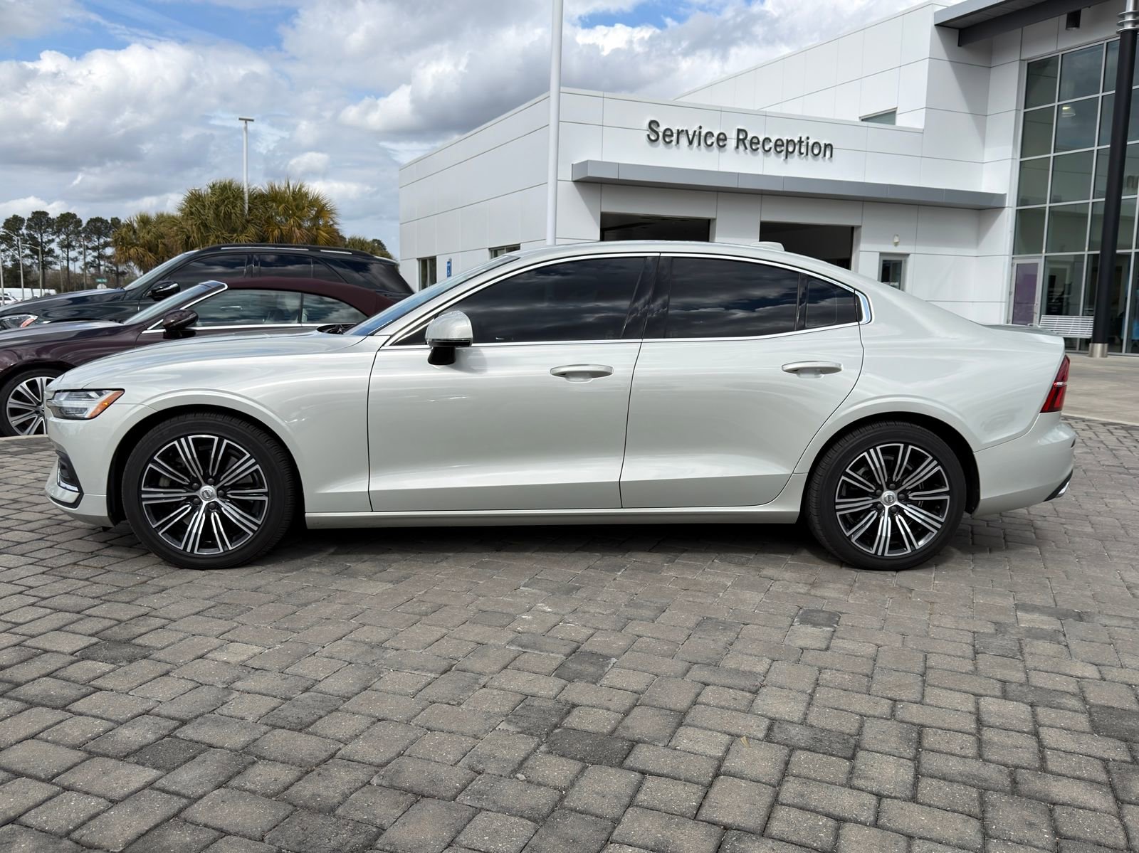 Used 2020 Volvo S60 T6 Inscription image 12