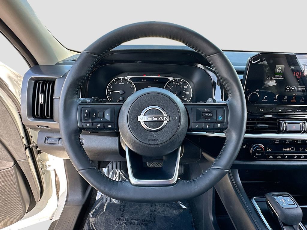 Used 2023 Nissan Pathfinder SL FWD image 11