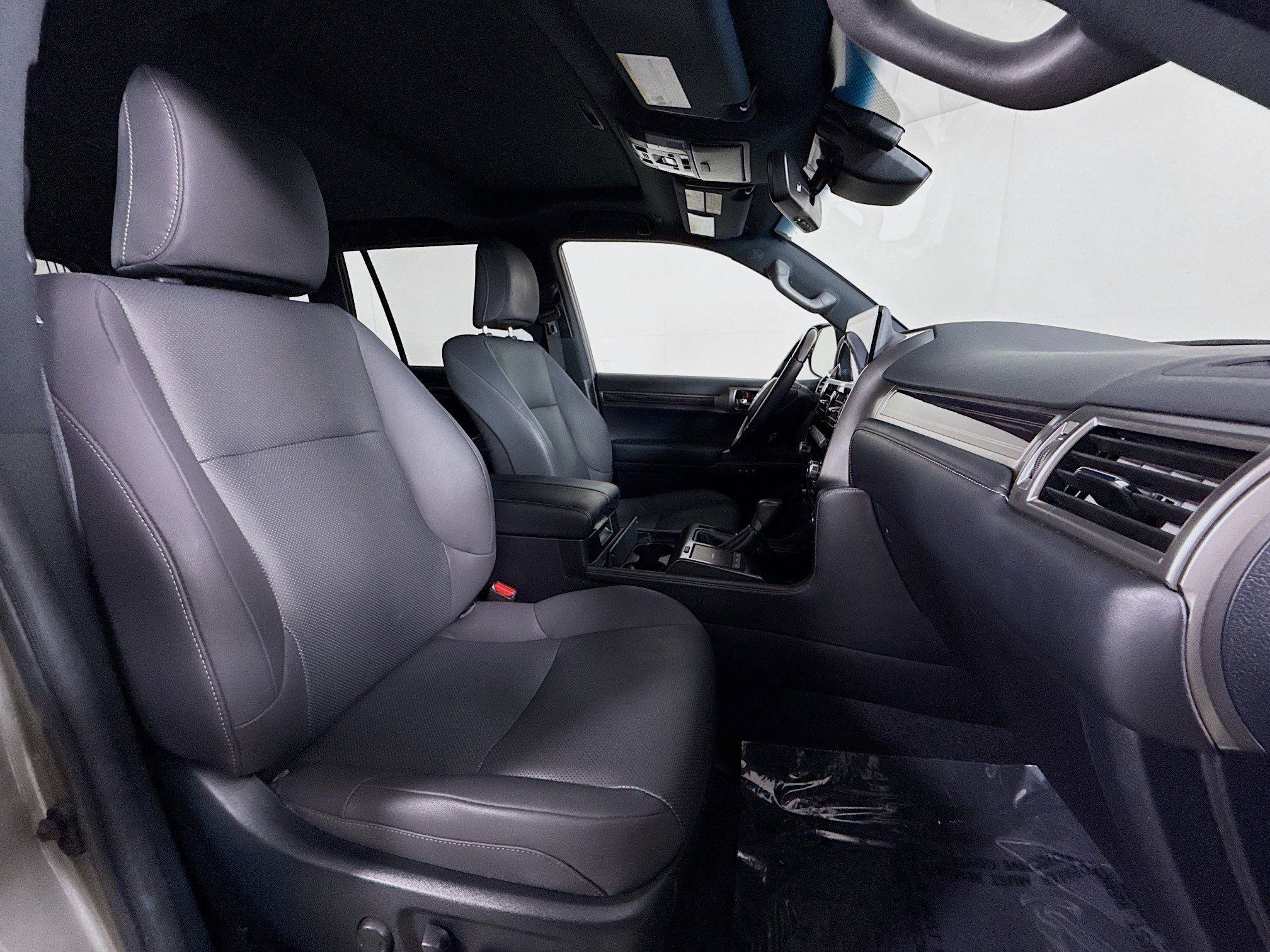 Used 2023 Lexus GX 460 Premium w/ Accessory Package AWD/4WD image 30