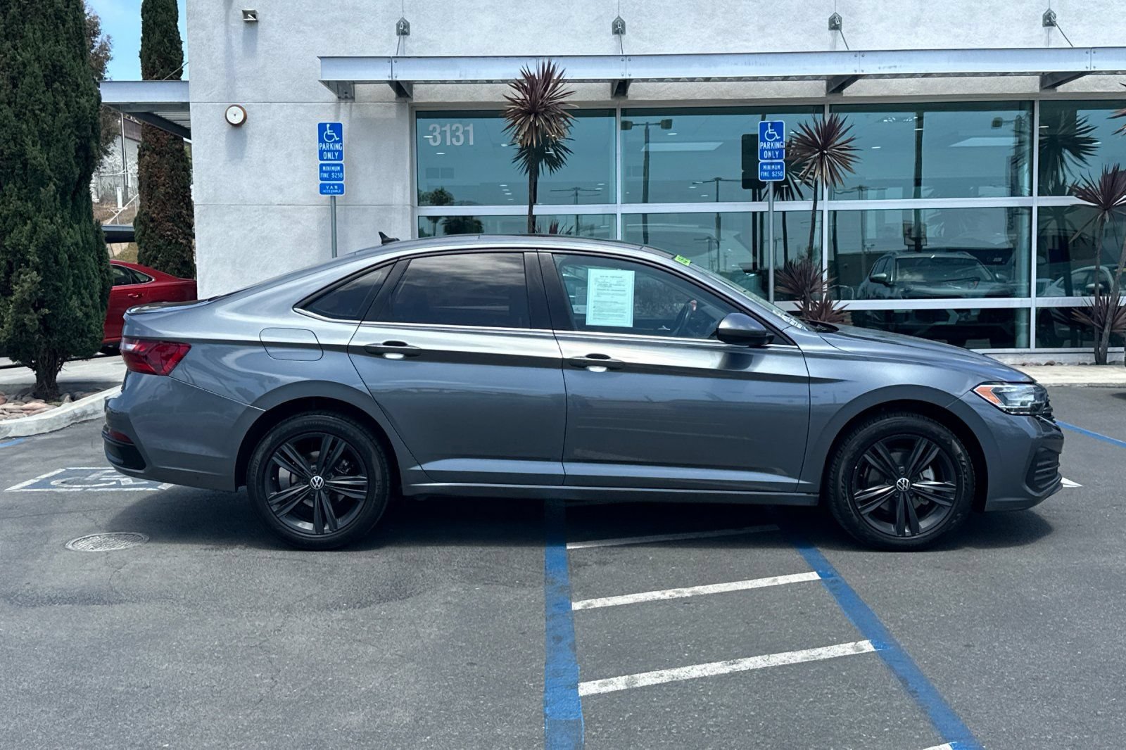 Used 2023 Volkswagen Jetta SE w/ Panoramic Sunroof Package FWD image 3