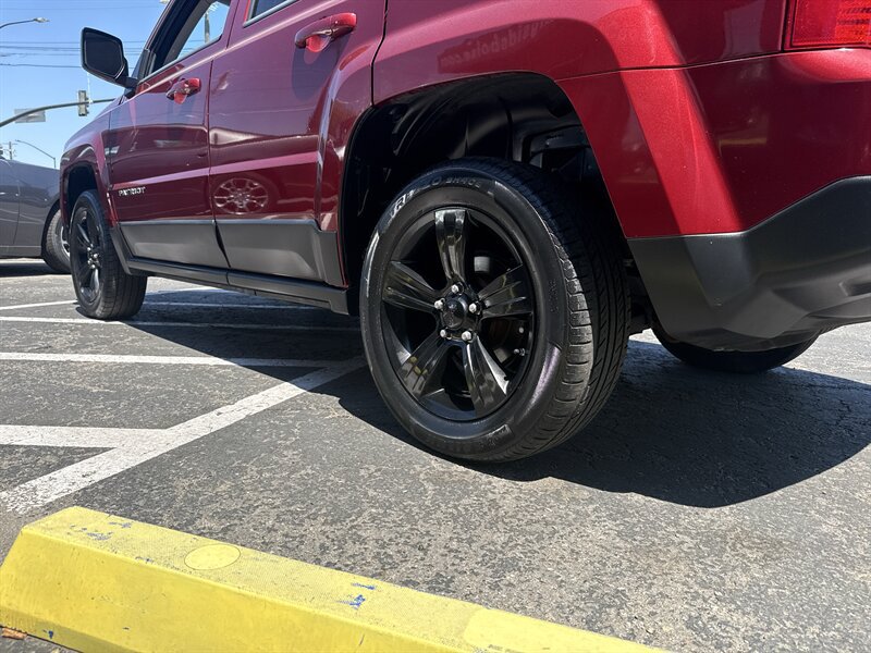 Used 2012 Jeep Patriot Latitude w/ Altitude Pkg AWD/4WD image 6