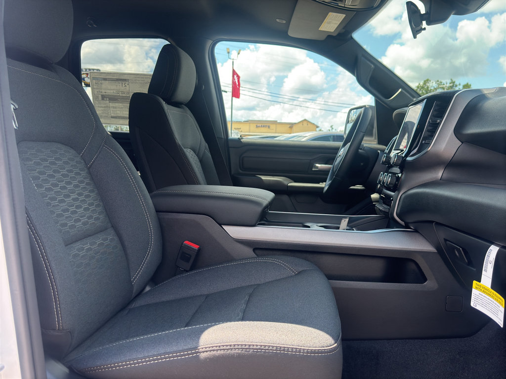 New 2026 RAM 1500 Express AWD/4WD image 17