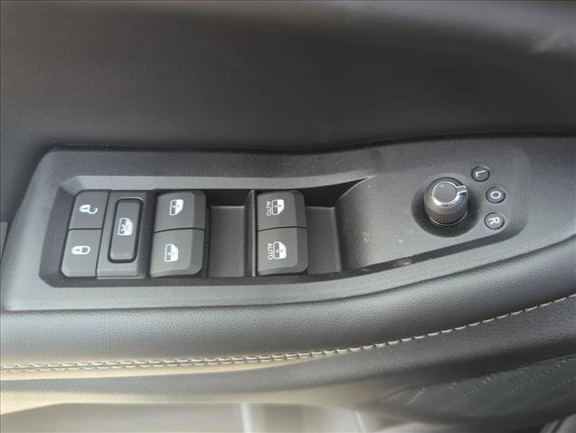 New 2025 Jeep Grand Cherokee Altitude image 18