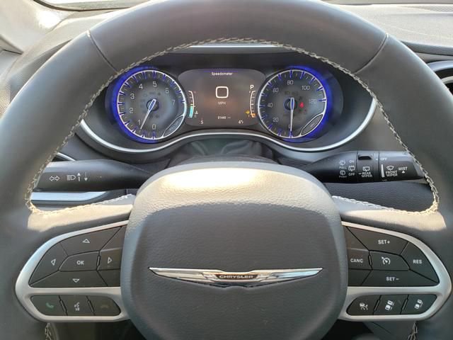 Used 2024 Chrysler Pacifica Touring-L image 21
