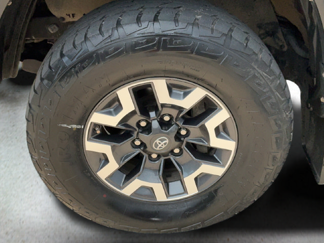 Used 2019 Toyota Tacoma TRD Off-Road AWD/4WD image 9