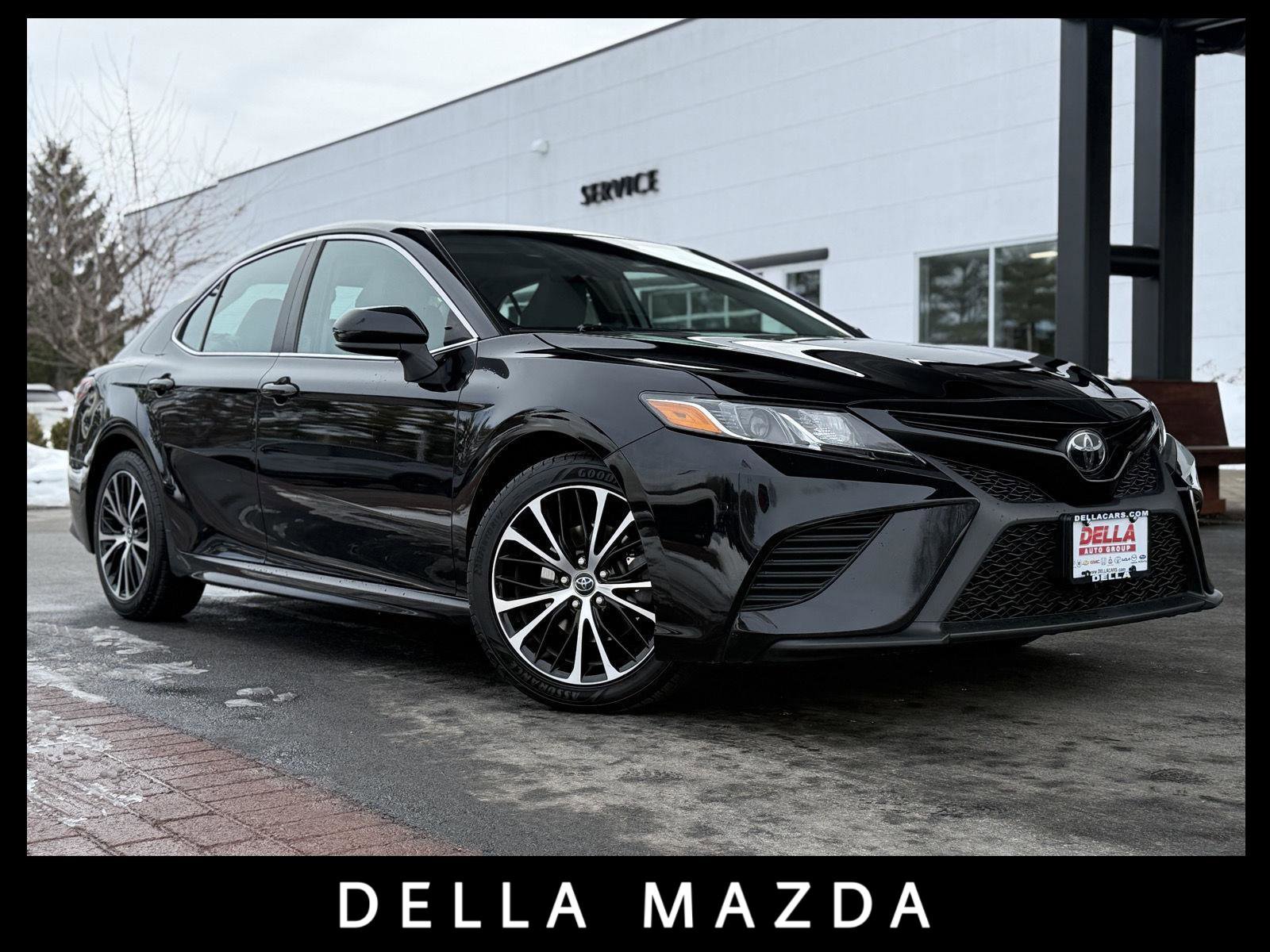 Used 2020 Toyota Camry SE image 1