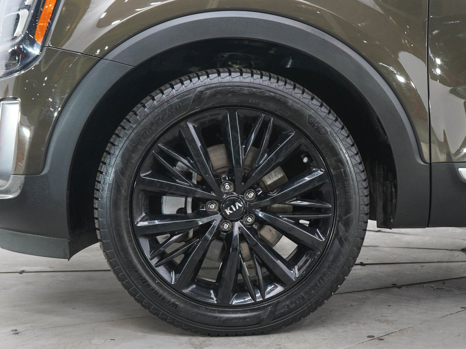 Used 2020 Kia Telluride SX w/ Towing Package AWD/4WD image 32