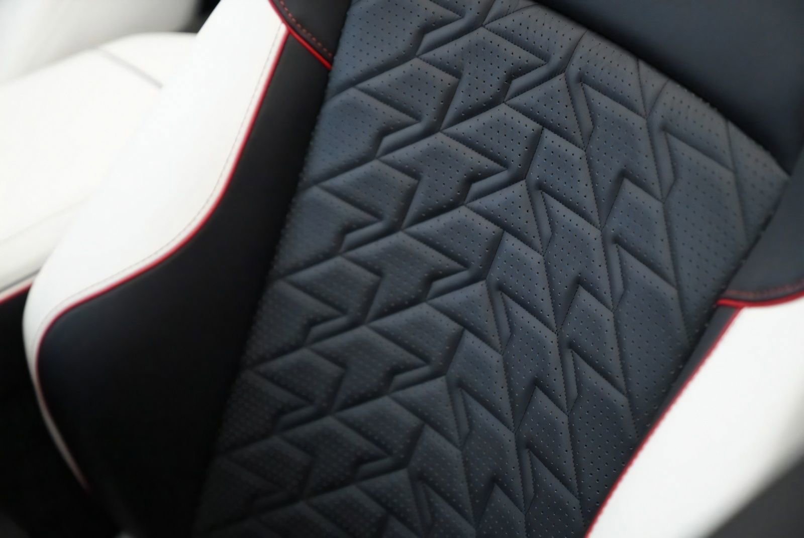 New 2026 Aston Martin Vanquish Convertible RWD image 6