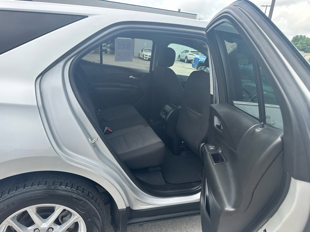 Used 2022 Chevrolet Equinox LT w/ Driver Convenience Package image 12