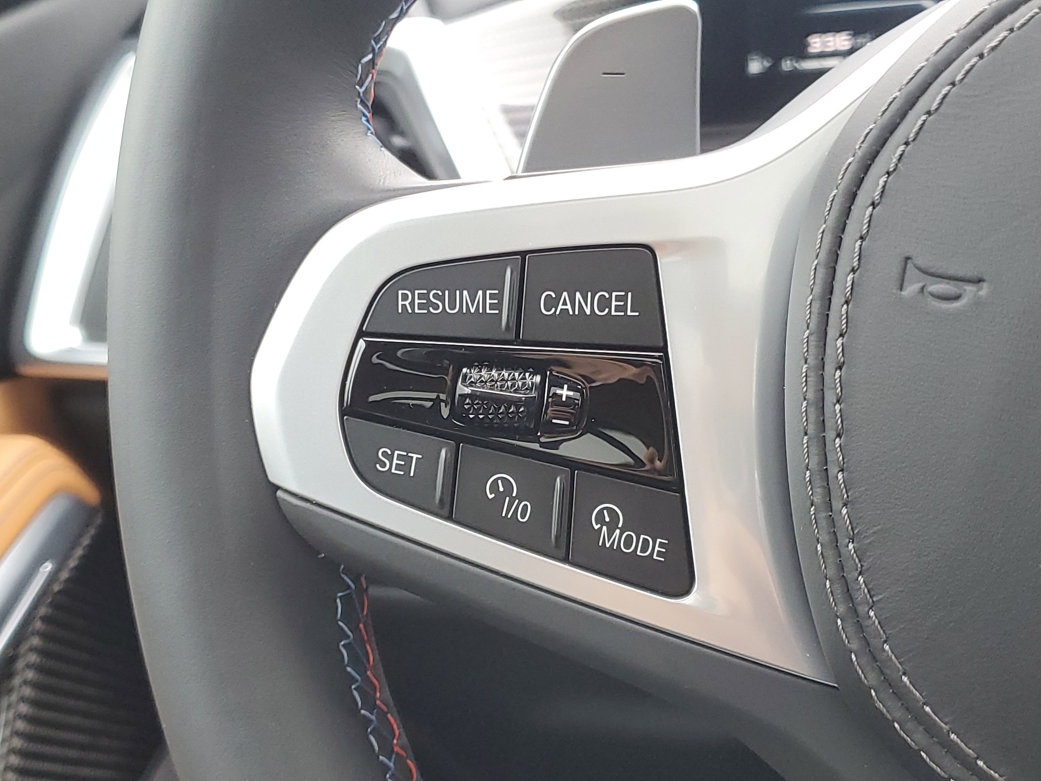 Certified 2025 BMW X6 M60i w/ Climate Comfort Package image 11