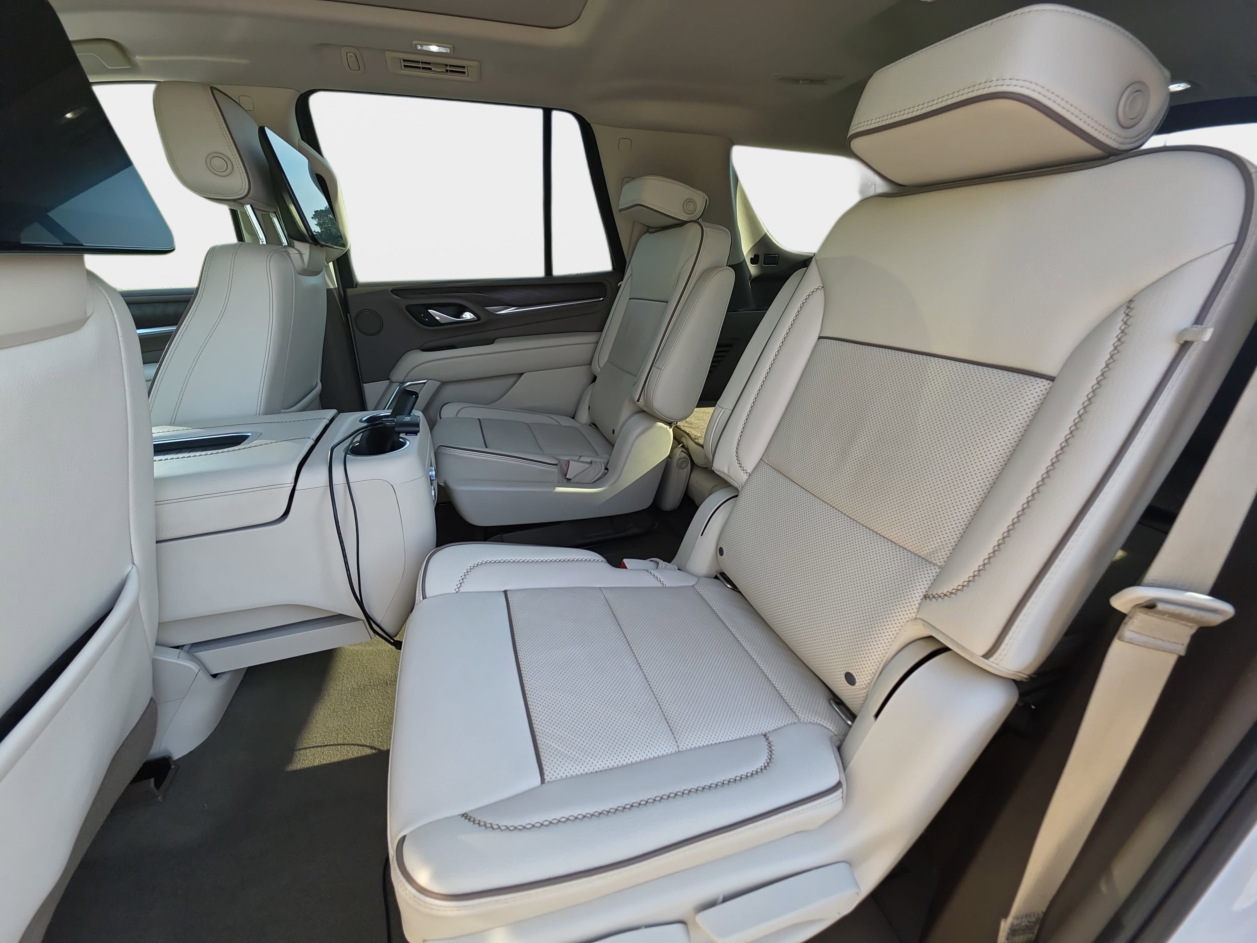 Used 2021 GMC Yukon Denali w/ Denali Premium Package AWD/4WD image 15