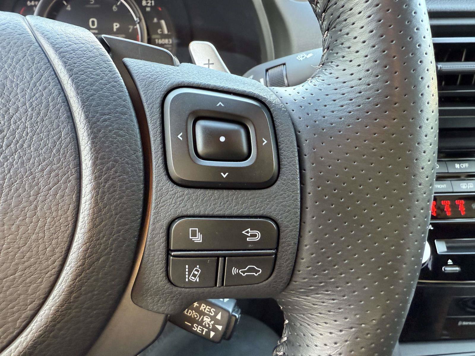 Used 2025 Lexus IS 500 RWD image 21