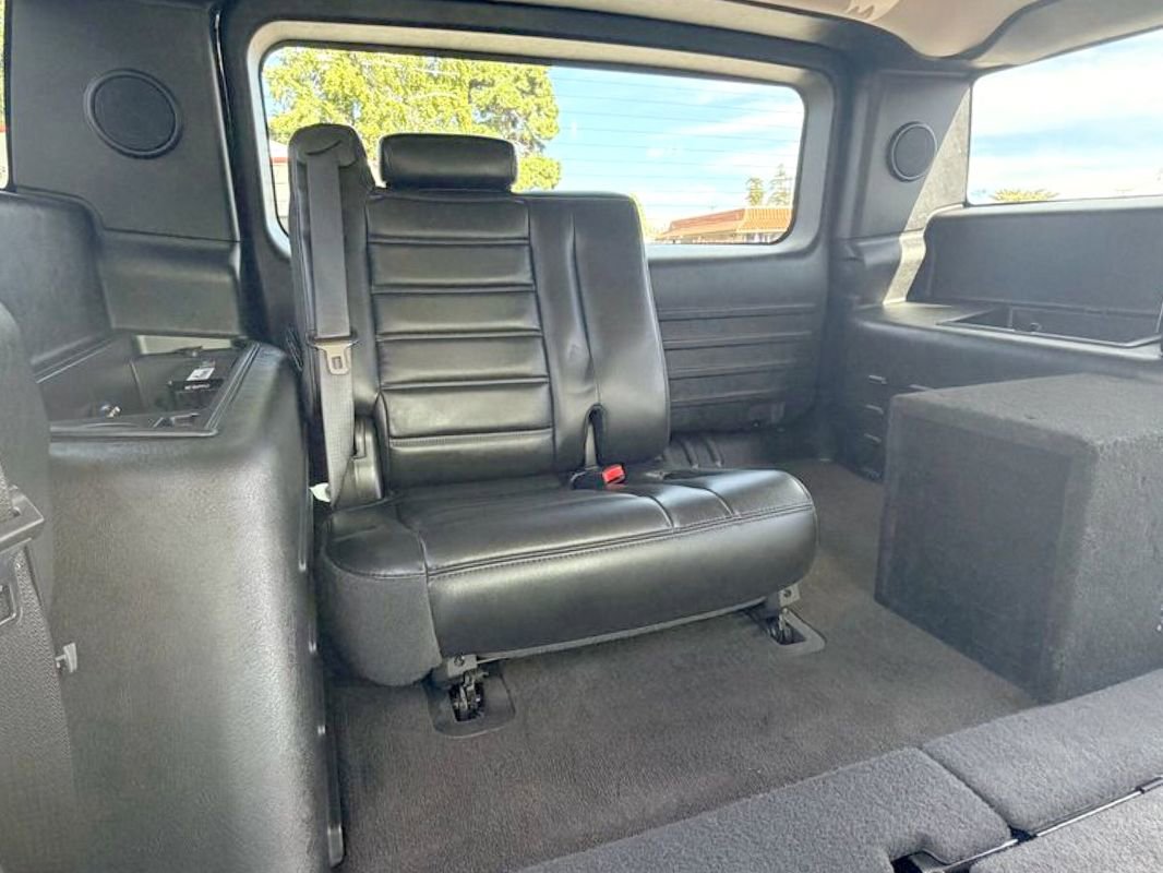 Used 2005 HUMMER H2 w/ Preferred Equipment Group image 31