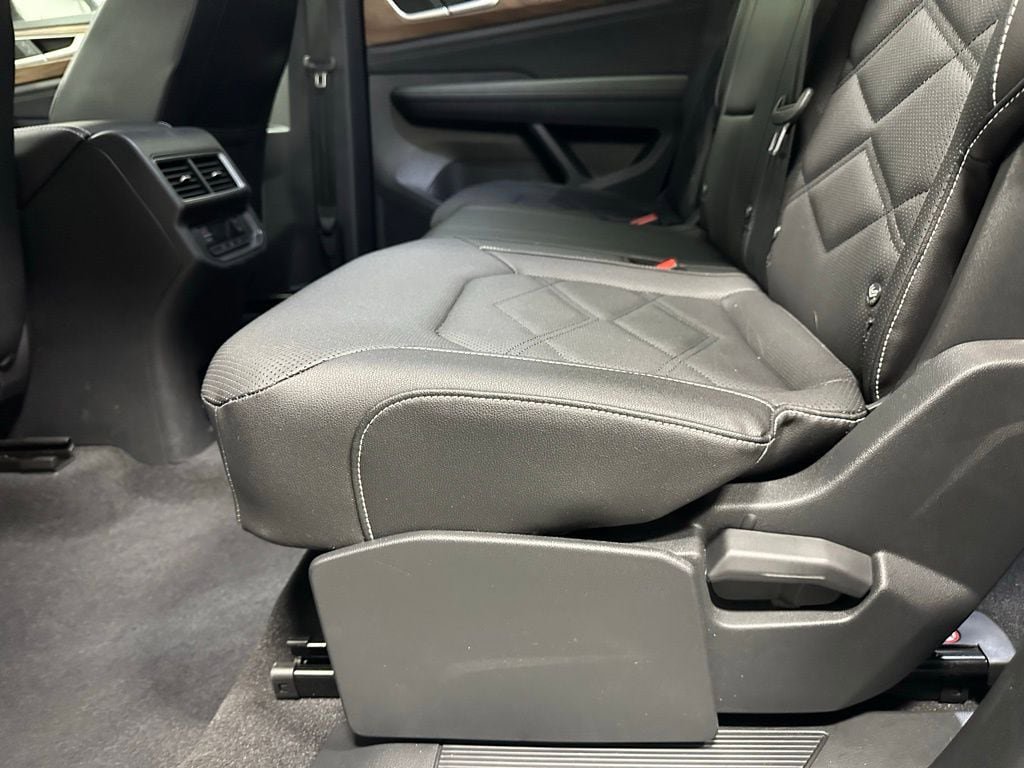 Used 2025 Volkswagen Atlas SE AWD/4WD image 47