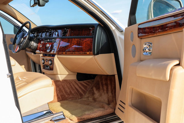 Used 2012 Rolls-Royce Phantom Sedan RWD image 24