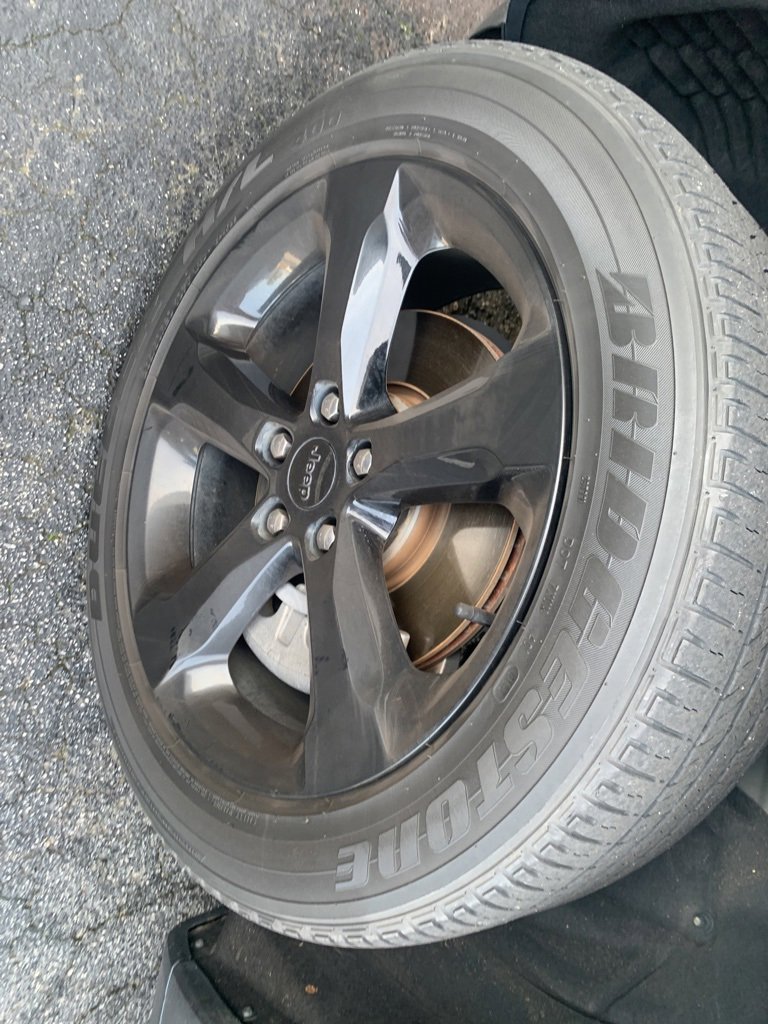 Used 2023 Jeep Grand Cherokee L Laredo image 30