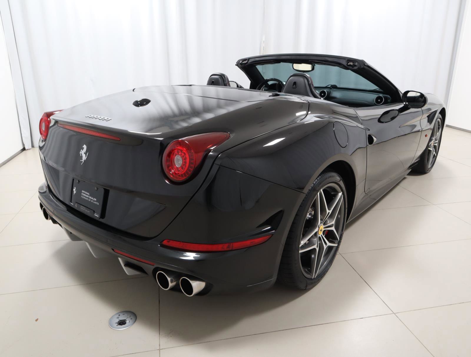 Used 2016 Ferrari California T image 11