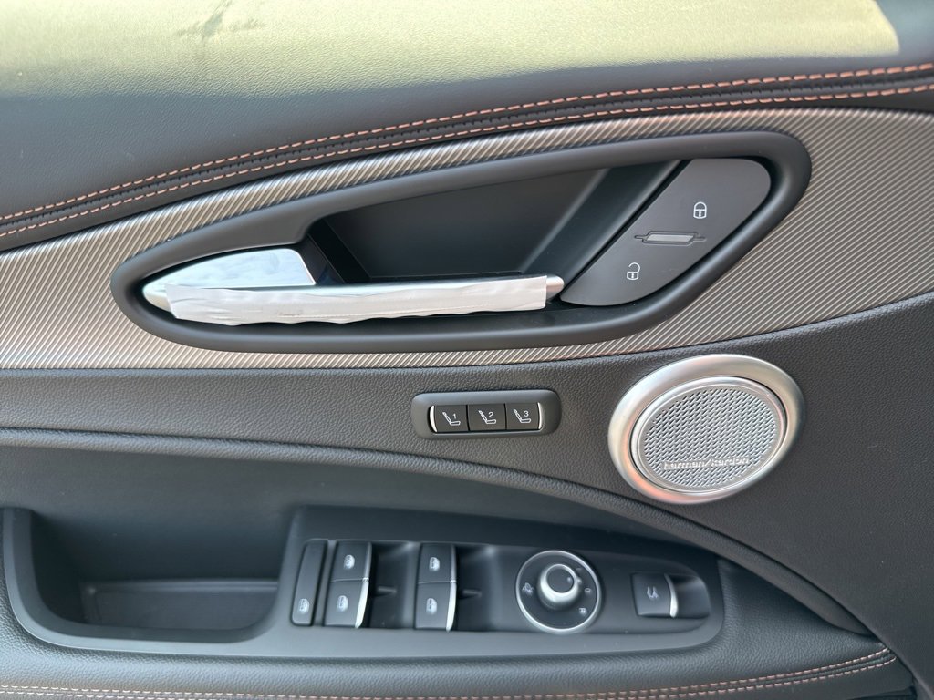 New 2025 Alfa Romeo Stelvio Sprint image 13