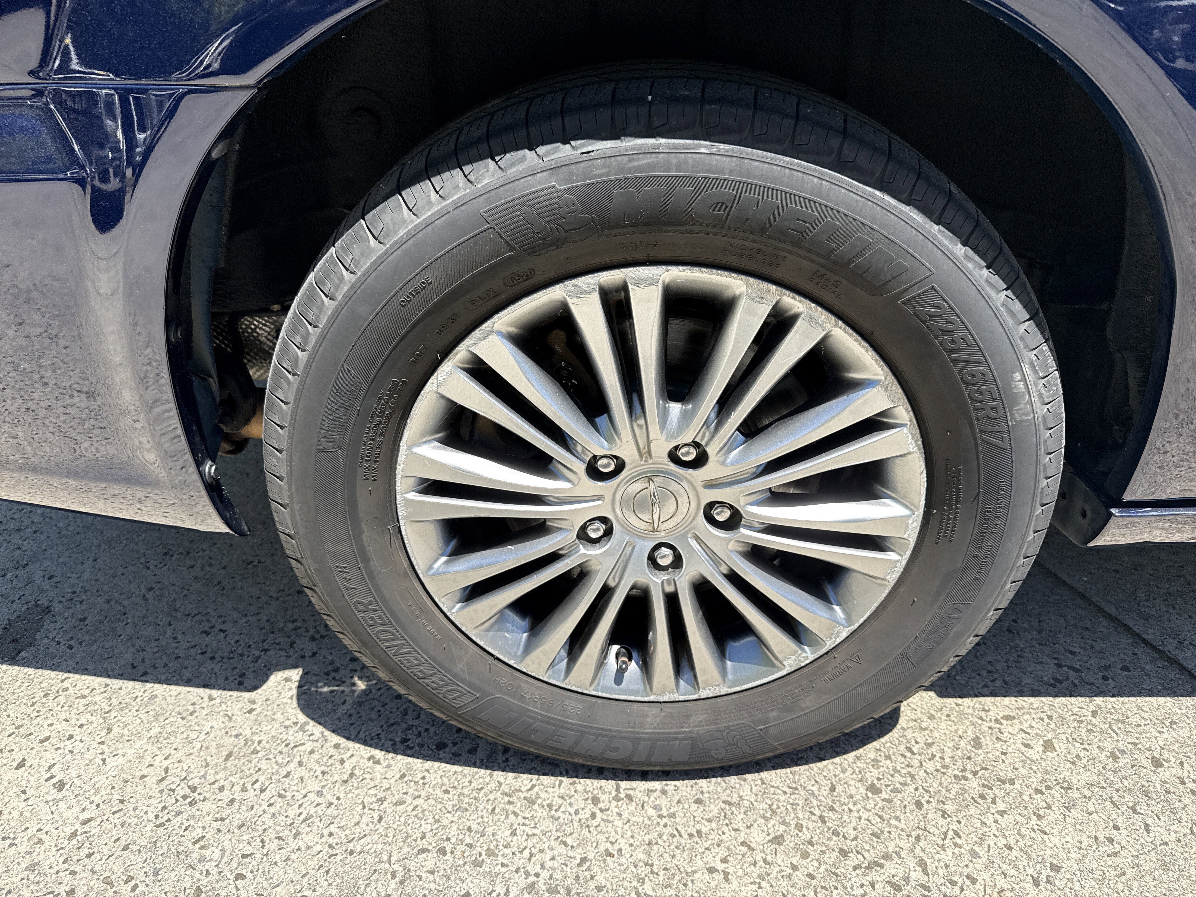 Used 2014 Chrysler Town & Country Touring-L w/ Driver Convenience Group FWD image 17