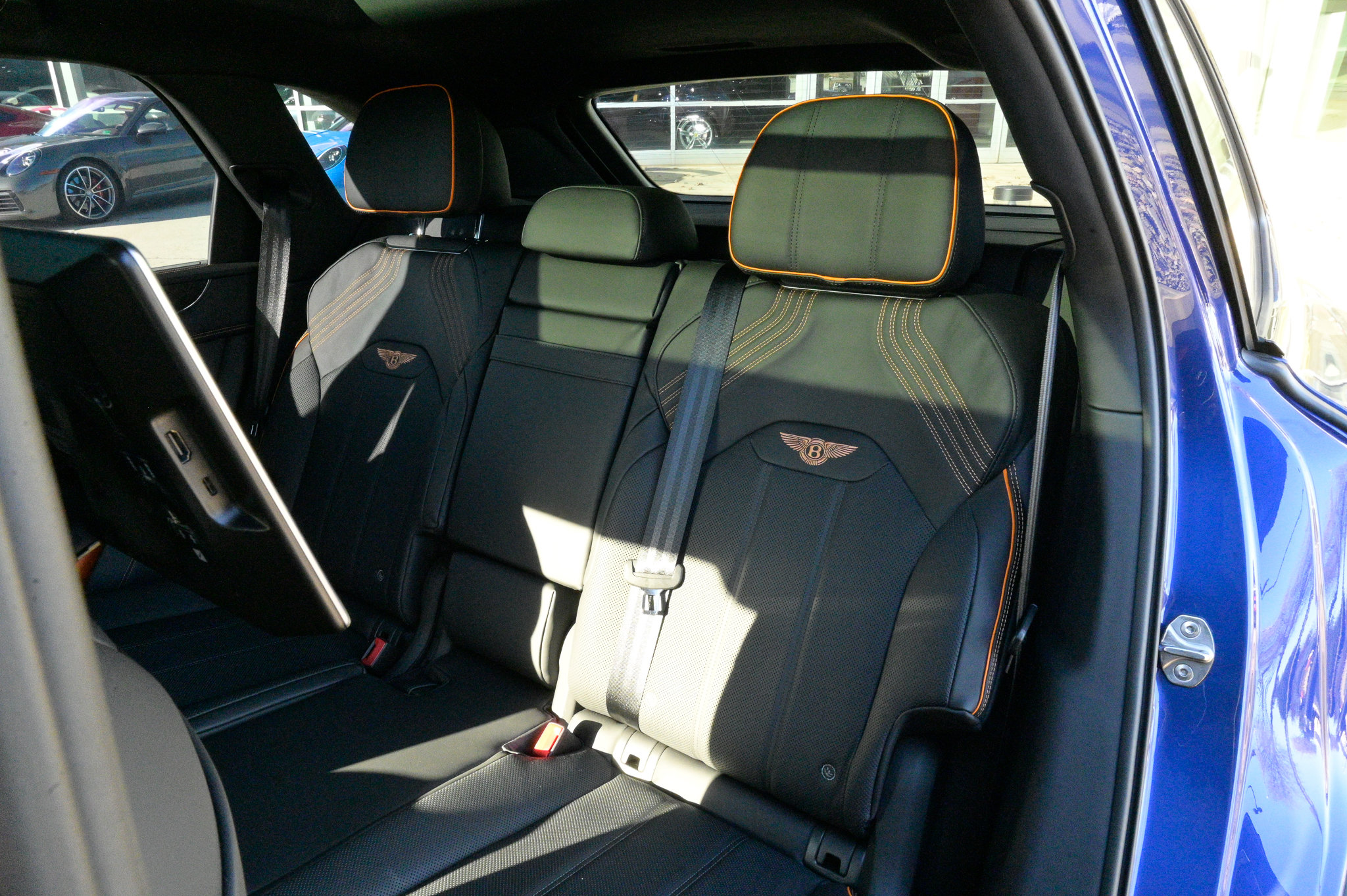 Used 2025 Bentley Bentayga image 38