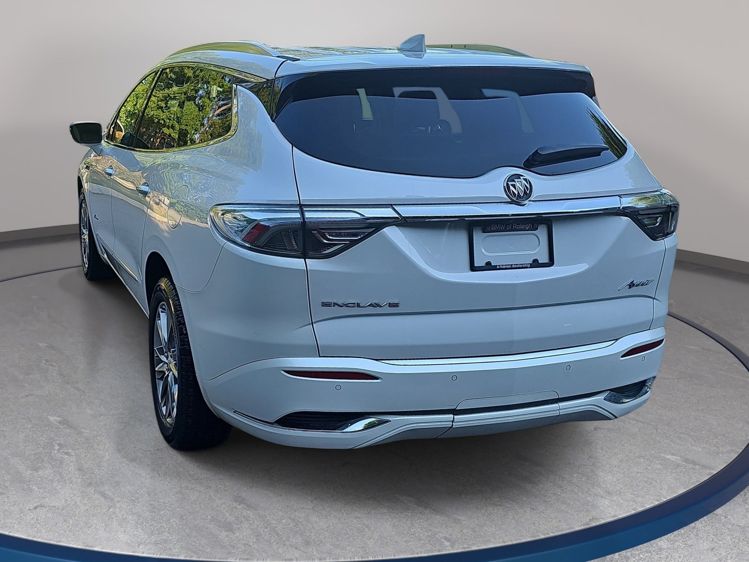 Used 2022 Buick Enclave Avenir w/ Avenir Technology Package FWD image 7