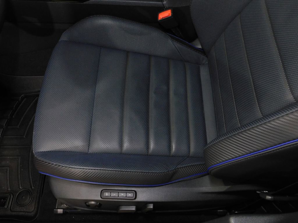 Used 2025 Volkswagen Golf R Black Edition image 35