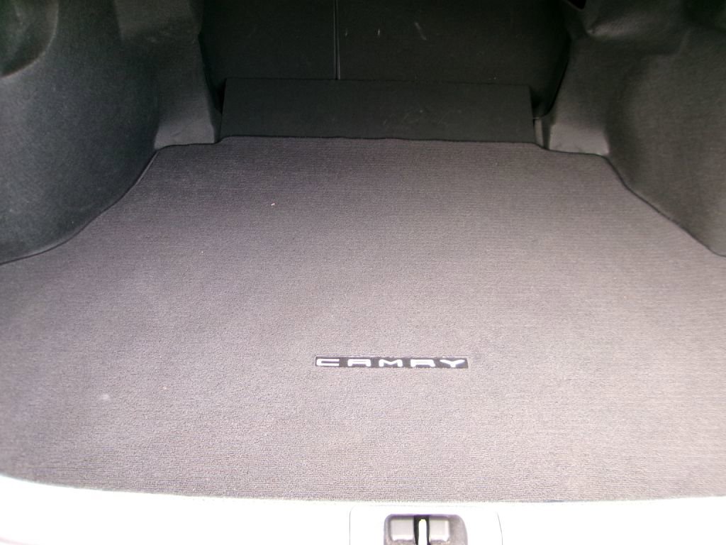 Used 2020 Toyota Camry LE image 13