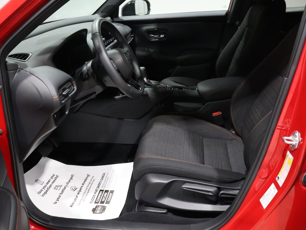 Used 2025 Honda HR-V Sport image 11