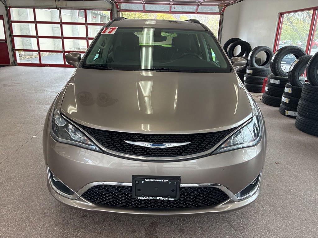 Used 2017 Chrysler Pacifica Touring-L w/ Tire & Wheel Group FWD image 2