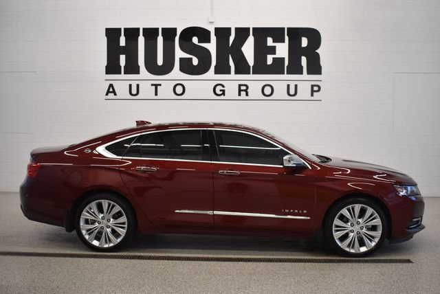 Used 2017 Chevrolet Impala Premier w/ Enhanced Convenience Package FWD image 2