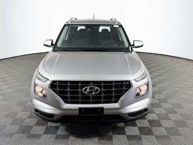 Used 2026 Hyundai Venue SEL FWD image 2