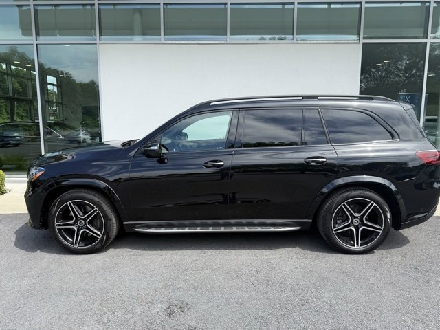 Used 2025 Mercedes-Benz GLS 450 4MATIC image 2