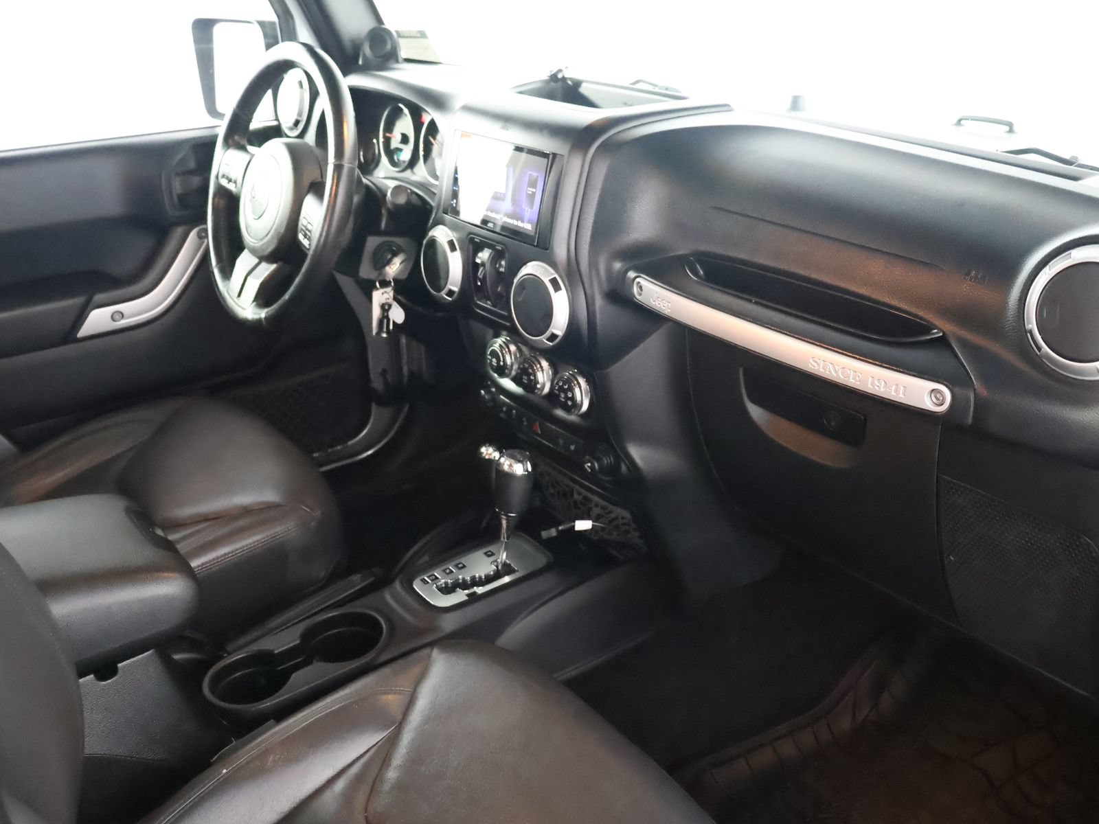 Used 2014 Jeep Wrangler Unlimited Sahara w/ Max Tow Package AWD/4WD image 46
