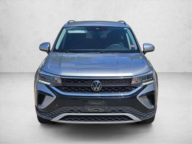 Used 2024 Volkswagen Taos SE w/ MDO Package FWD image 2