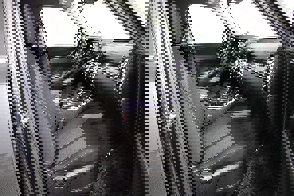 Used 2023 Kia Sorento LX image 16