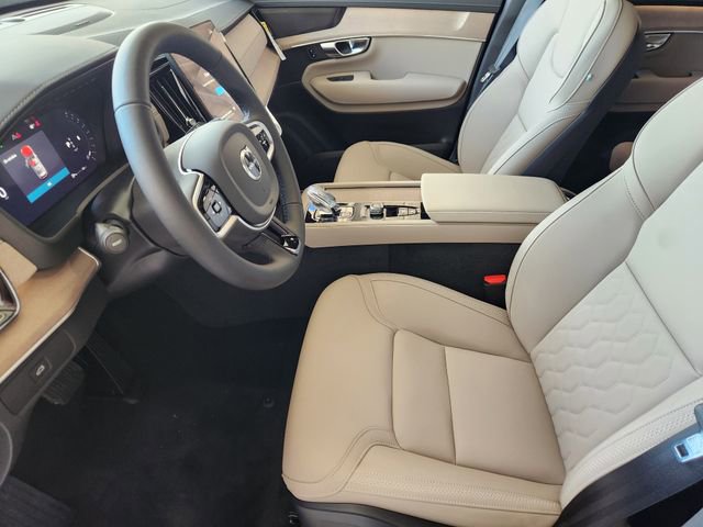 New 2026 Volvo XC90 B6 Plus w/ Protection Package Premier AWD/4WD image 13