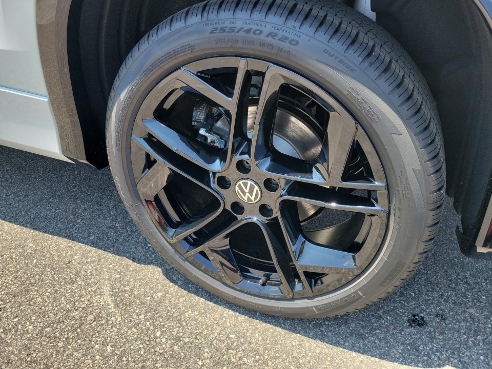 New 2026 Volkswagen Tiguan SE R-Line FWD image 25