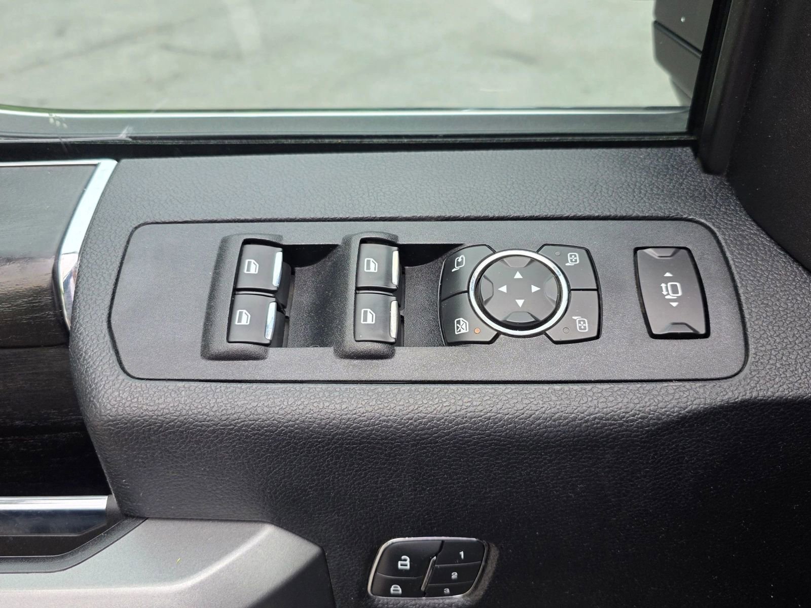 Used 2019 Ford F350 Platinum w/ Platinum Ultimate Package AWD/4WD image 27