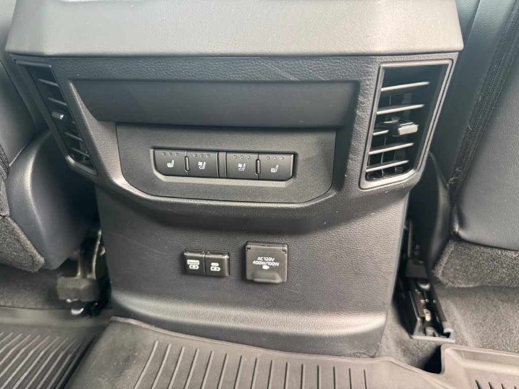 Used 2025 Toyota Tundra Platinum AWD/4WD image 17