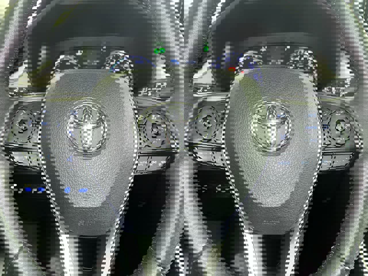 Used 2022 Toyota RAV4 XLE Premium image 16