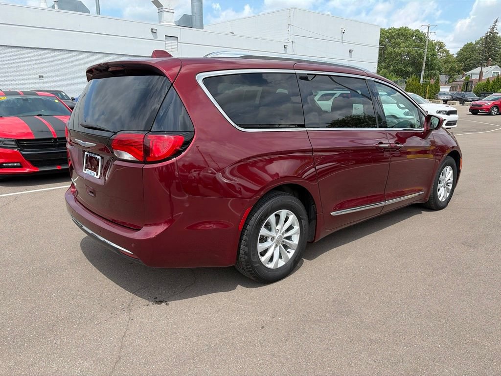 Used 2018 Chrysler Pacifica Touring-L Plus FWD image 5