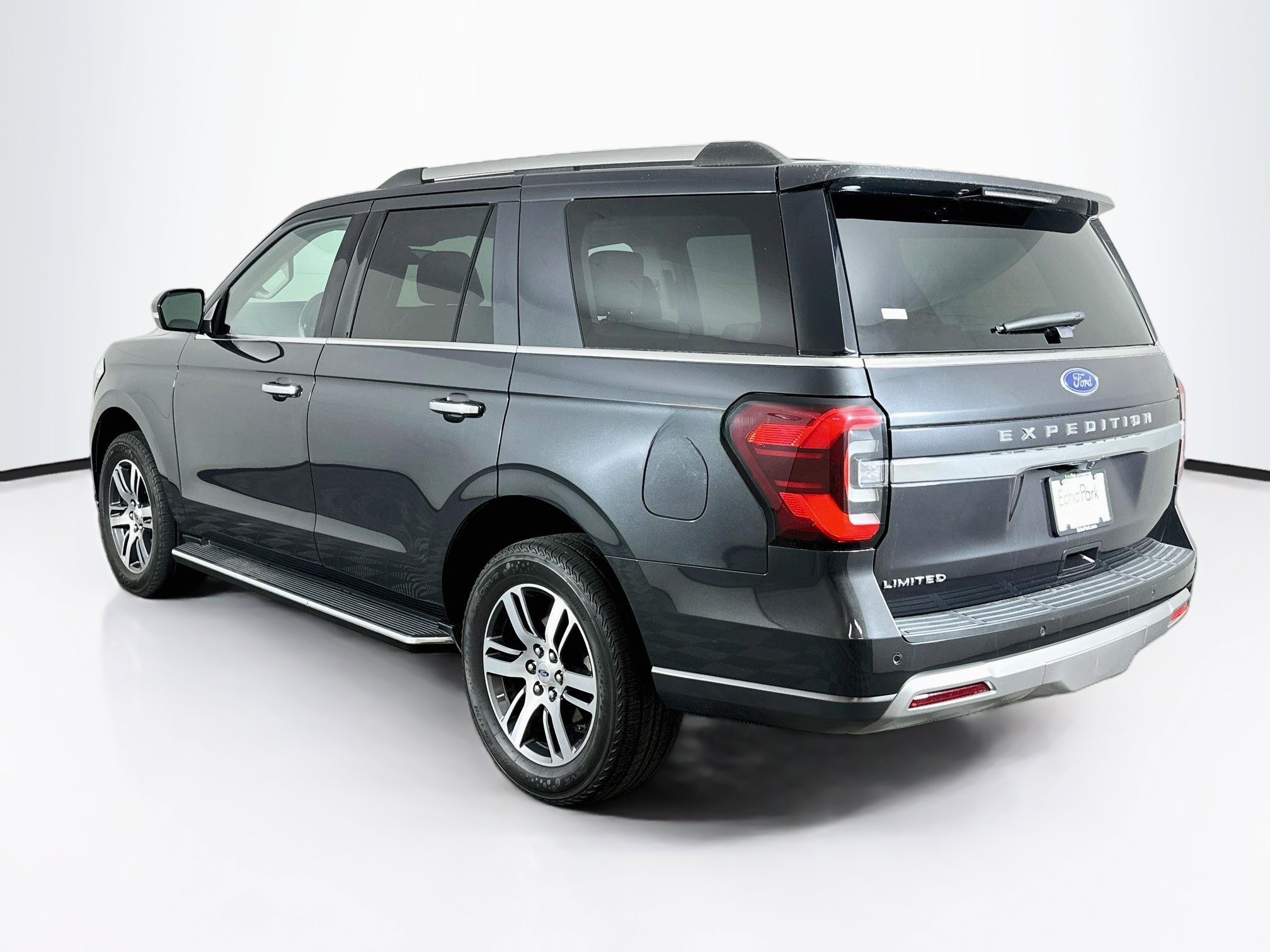 Used 2023 Ford Expedition Limited AWD/4WD image 5