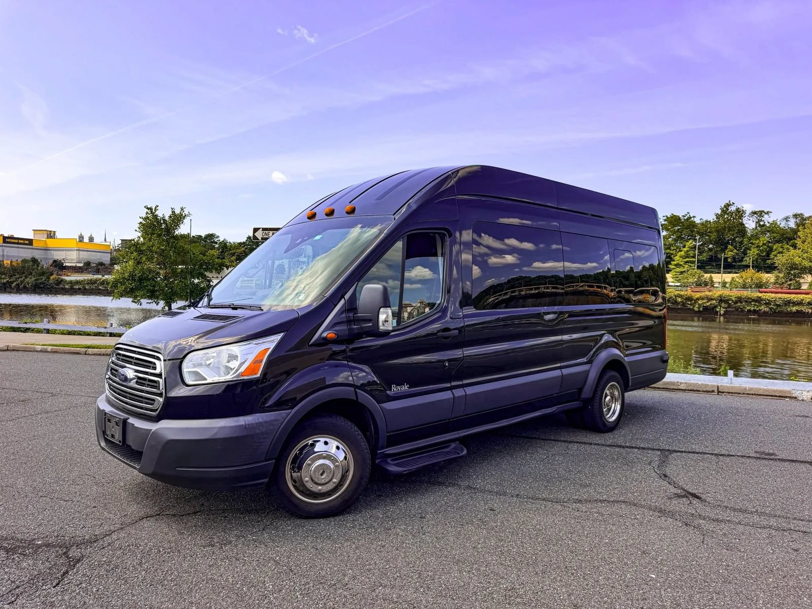 Used 2018 Ford Transit 350 XLT RWD image 2