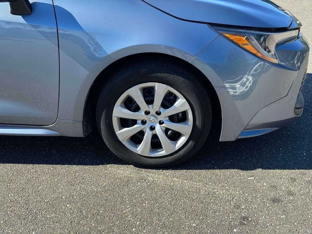 Used 2025 Toyota Corolla LE FWD image 9