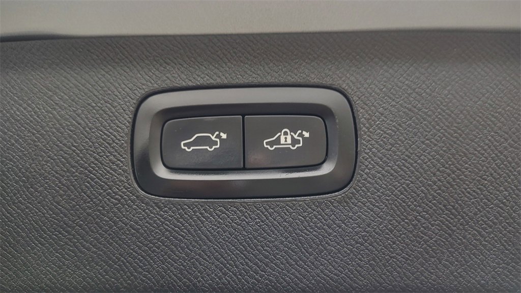 Used 2018 Volvo XC90 T6 R-Design w/ Convenience Package image 33