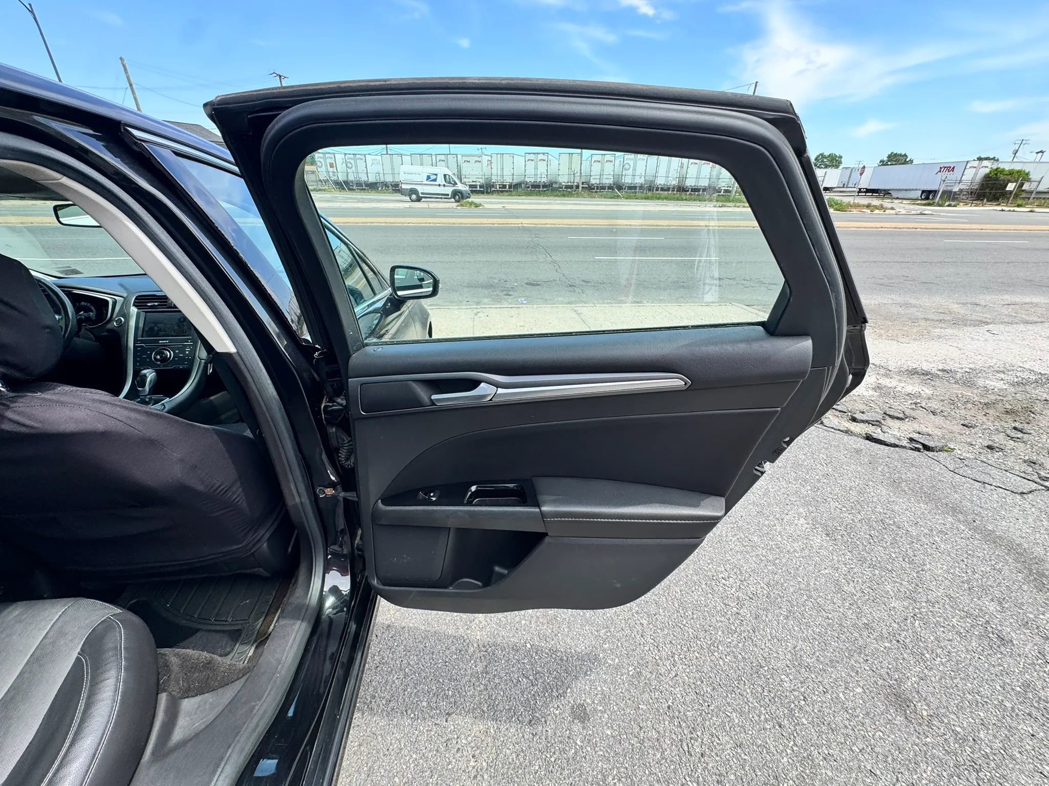 Used 2014 Ford Fusion Titanium FWD image 17